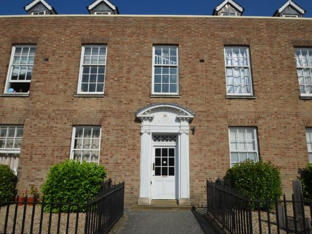 Flat for rent in Golden Valley, Gloucestershire