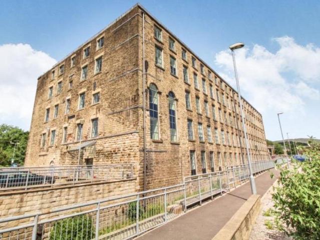 Flat for rent in Whitfield, Charlesworth