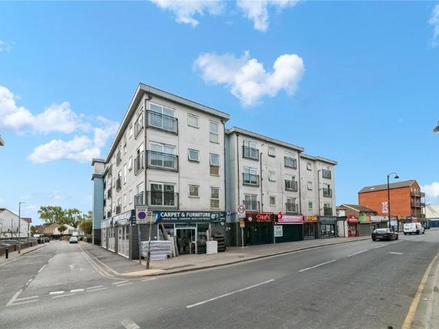 Flat for rent in Yiewsley, Greater London