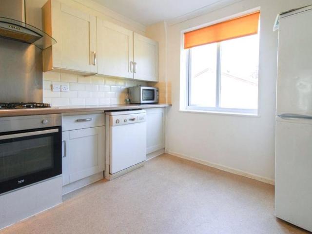 Flat for rent in London Borough of Croydon, Addiscombe