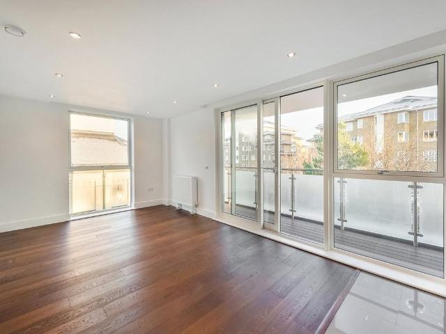 Flat for rent in Kew, Greater London