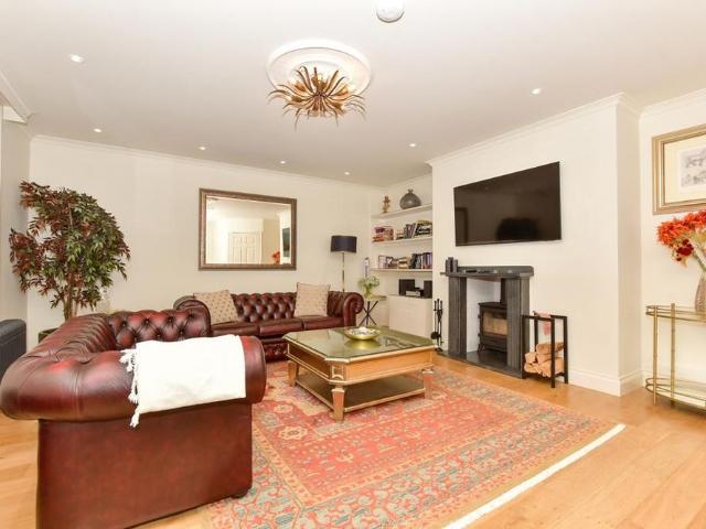 Apartment for rent in East Cliff, Acol