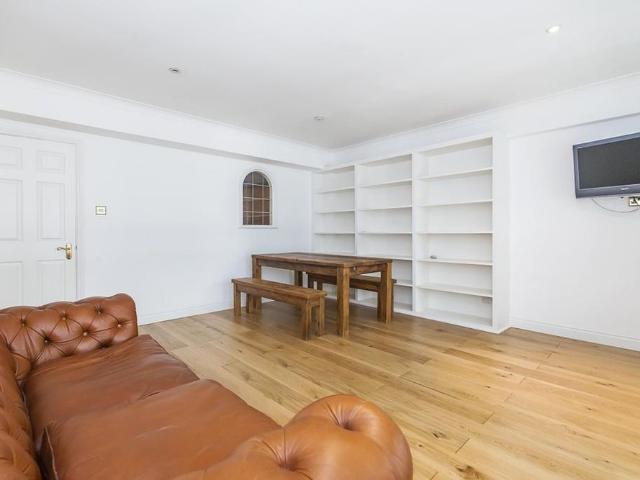 Apartment for rent in Blackfriars, Lyons