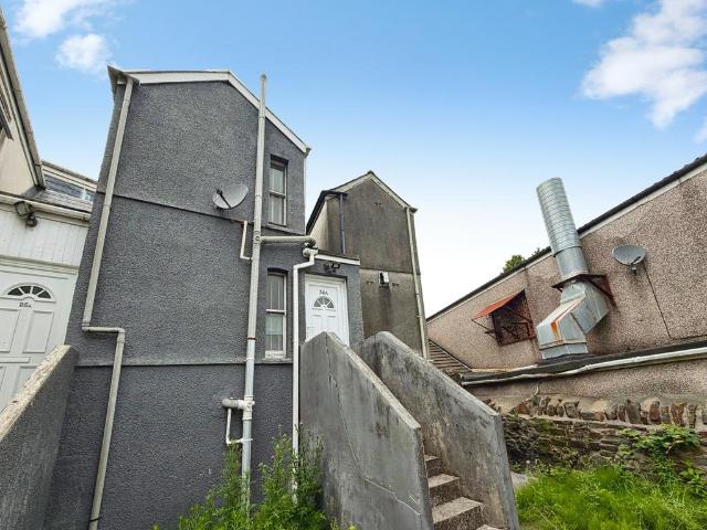Flat for rent in Nangreaves, Wales