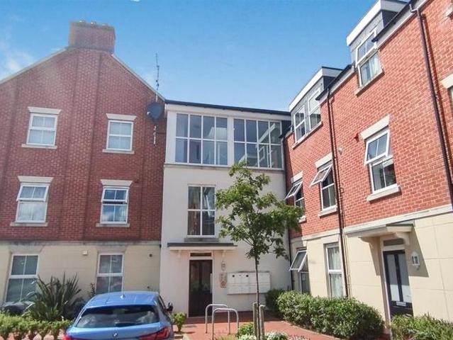 Flat for rent in Cherry Orchard, Frankwell