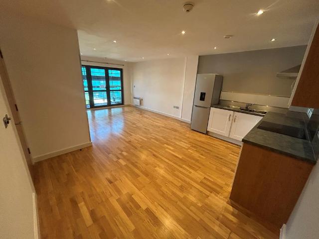 Flat for rent in Calderstones