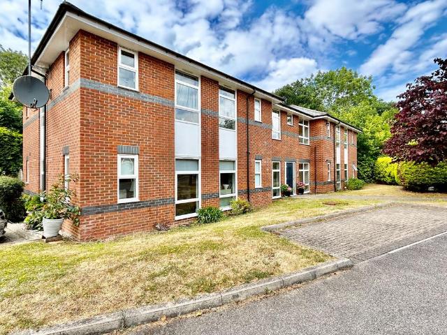 Flat for rent in Wrecclesham, Fole