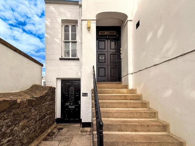 Flat for rent in St Helier, Greater London