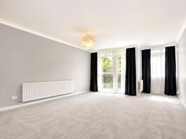 Apartment for rent in Woking, Surrey