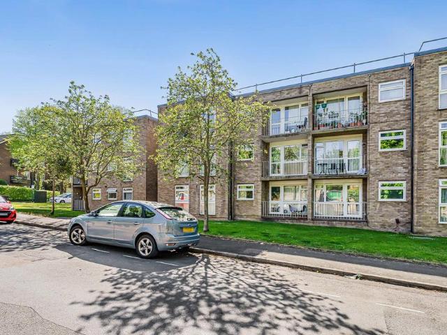 Flat for rent in Carshalton Beeches, Greater London