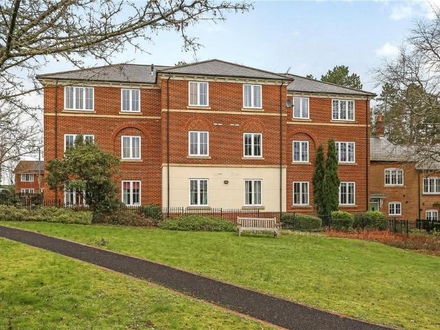 Flat for rent in Sleepers' Hill, Hampshire