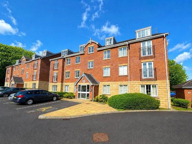 Flat for rent in Balderstone, Burnedge