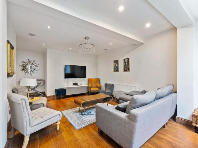 Apartment for rent in Royal Borough of Kingston upon Thames, Greater London