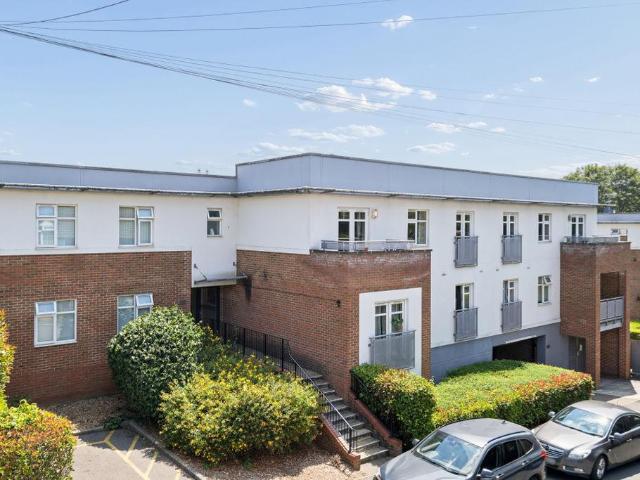 Flat for rent in Totteridge, Buckinghamshire
