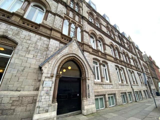 Flat for rent in Calderstones