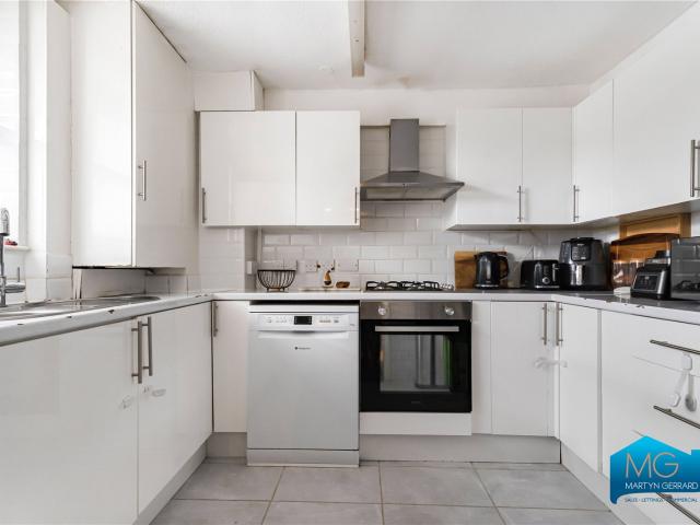 Apartment for rent in Brunswick Park, Greater London