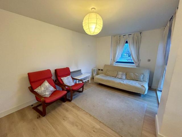 Apartment for rent in Cardiff Bay, Falcon Lodge