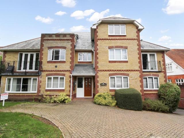 Flat for rent in Penn Hill, Poole