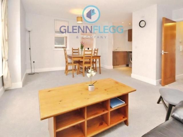 Apartment for rent in Row Town, Surrey