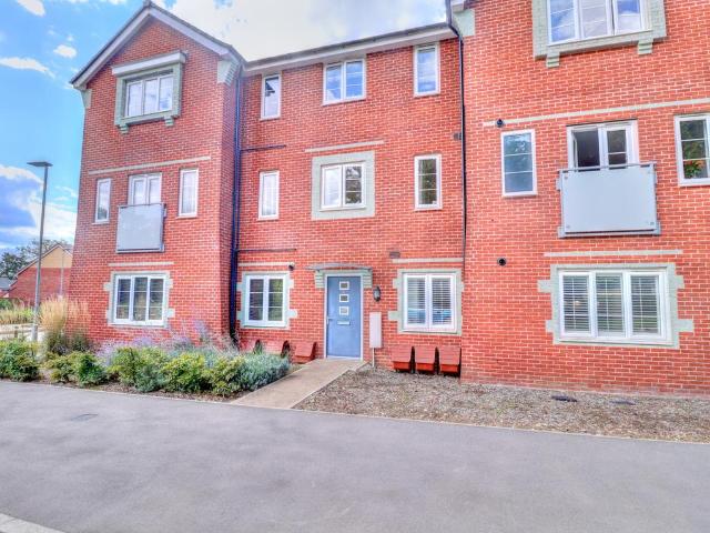 Flat for rent in Daws Hill, Cressex