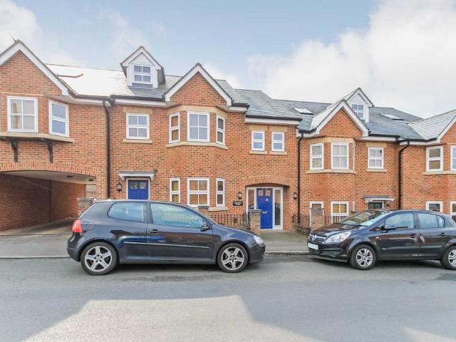 Flat for rent in Pouchen End, Hertfordshire