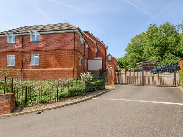 Flat for rent in Chepping Wycombe, Loudwater