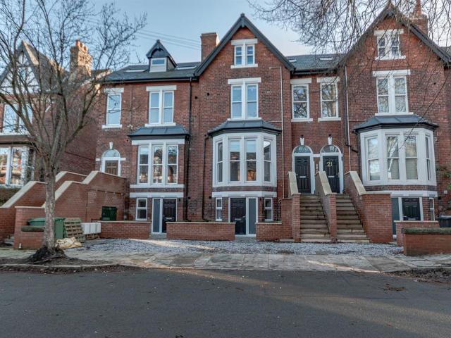 Flat for rent in Oakwood, Leeds
