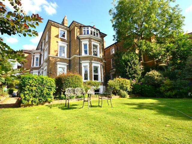 Flat for rent in Surbiton, Greater London