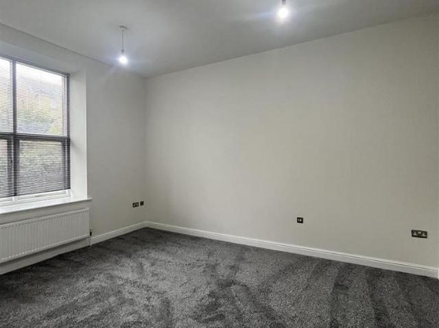 Apartment for rent in Longwood, West Yorkshire