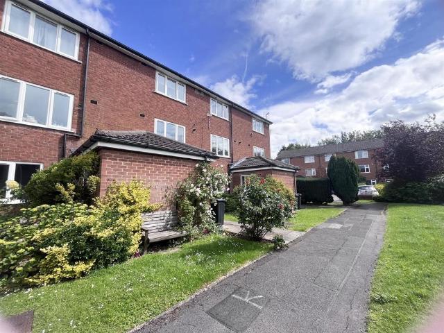Flat for rent in Cheadle Hulme, Greater Manchester