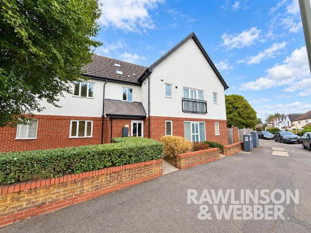 Apartment for rent in Blackhills, Surrey