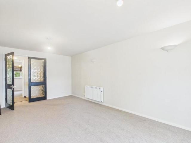 Apartment for rent in Worcester Park Estate, Monks Orchard
