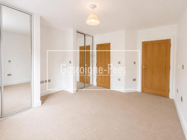 Apartment for rent in Red Hill, Surrey