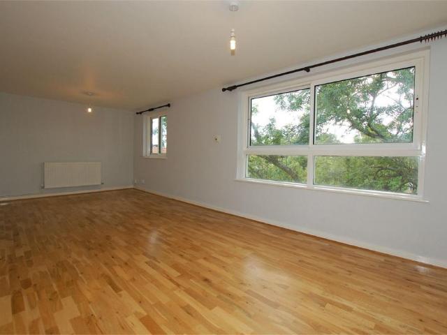 Flat for rent in Bromley, Shortlands