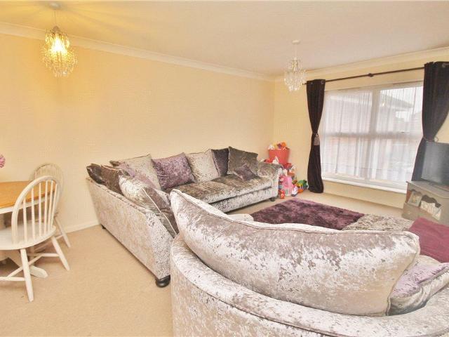 Flat for rent in Lower Halliford, Surrey