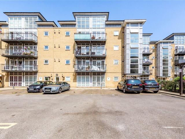Apartment for rent in Rush Green, Greater London