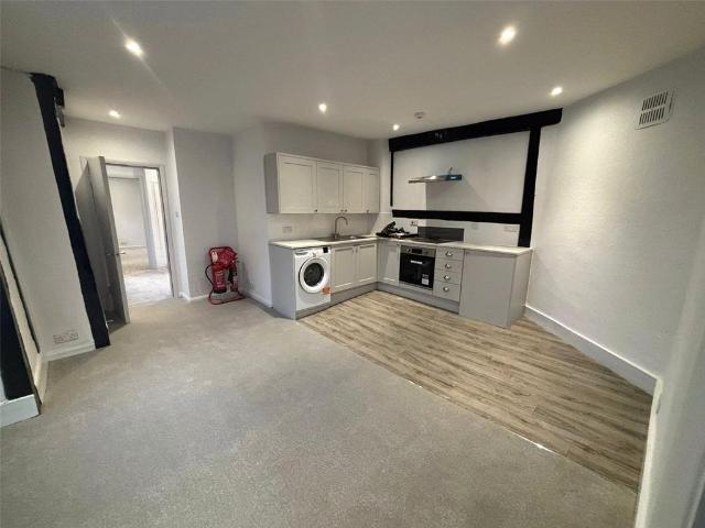 Flat for rent in Holywell, The Slade