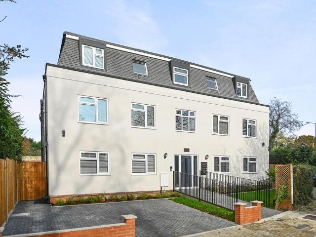 Flat for rent in Harrow Weald, Greater London