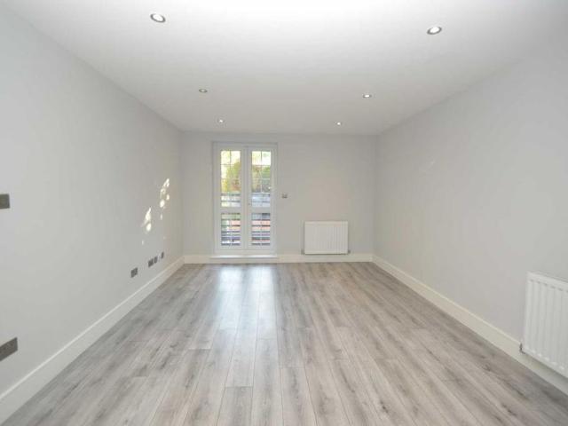 Apartment for rent in London Borough of Croydon, Purley