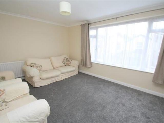 Apartment for rent in Knowle Green, Lower Halliford
