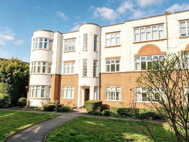 Flat for rent in Upminster, Greater London