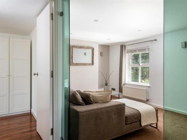 Apartment for rent in Perryfields, West Sussex