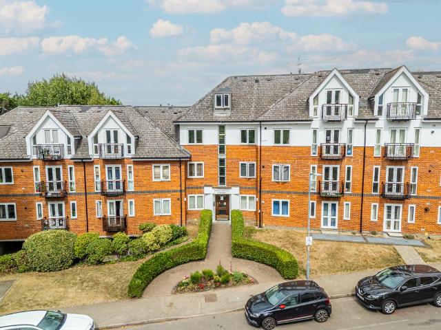Flat for rent in St Albans, Five Acres