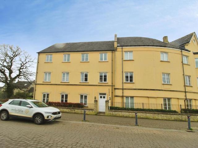 Flat for rent in Haydon End, Abbey Mead