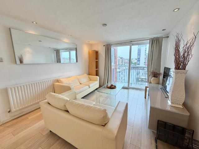 Flat for rent in Nangreaves, Wales