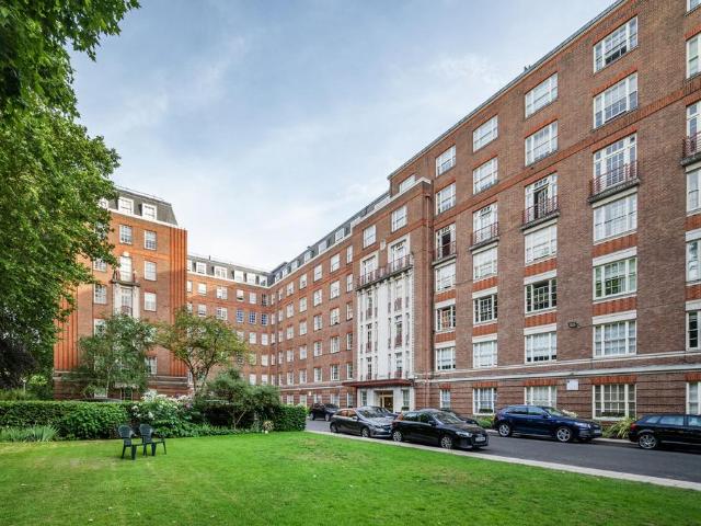 Flat for rent in St. John's Wood, Greater London