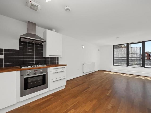Flat for rent in West Hackney, Greater London