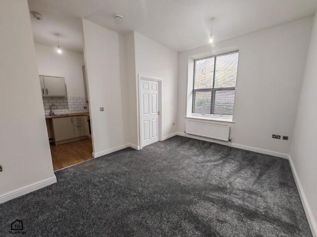 Apartment for rent in Longwood, West Yorkshire