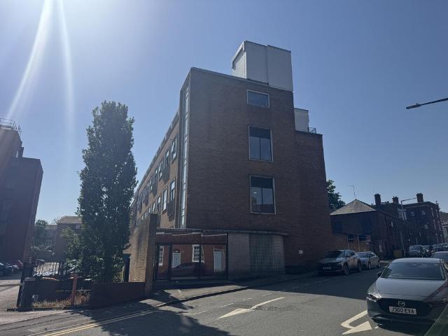 Flat for rent in Dixons Green, West Midlands