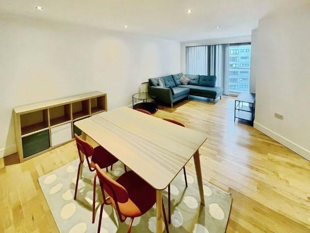 Studio for rent in Richmond Hill, West Yorkshire